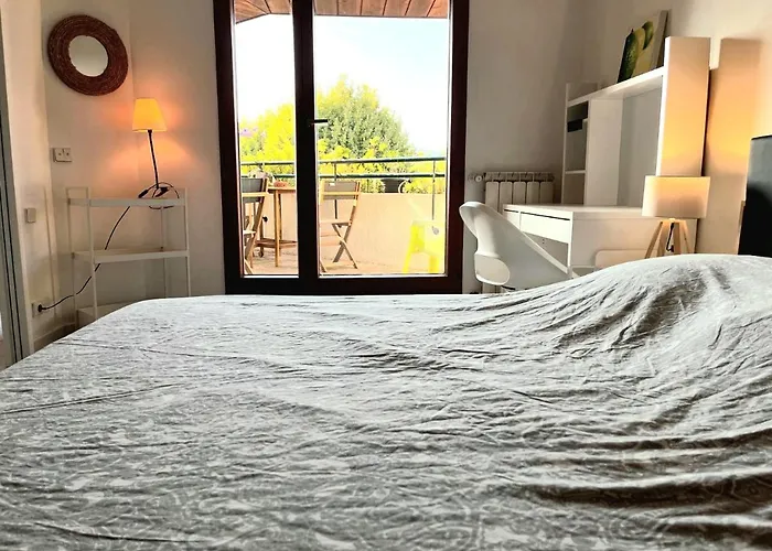 Lejlighed T2, 4 Pers Max, Terrasse Avec Vue Et Parking Prive, Proche Centre Et Hyères