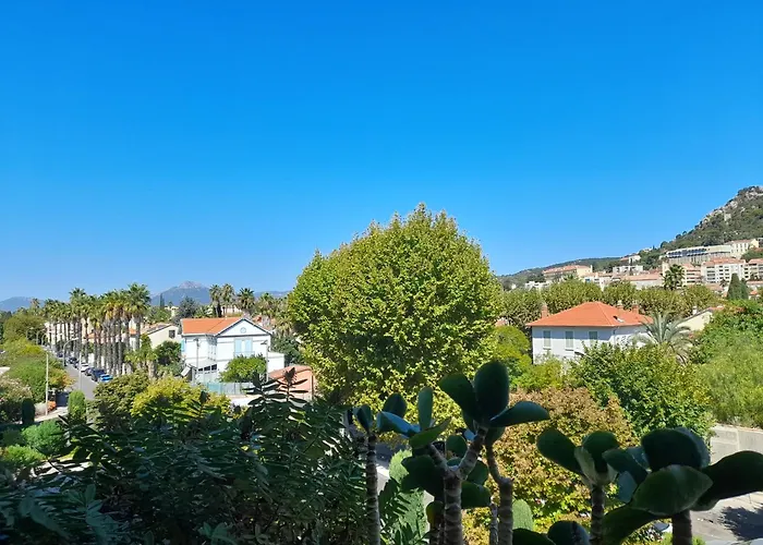 T2, 4 Pers Max, Terrasse Avec Vue Et Parking Prive, Proche Centre Et * Hyères